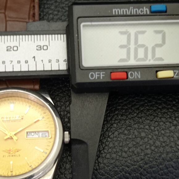 Vintage 1979 Citizen Automatic Mens Silver Watch W/daydate & Gold accents - Picture 6 of 7